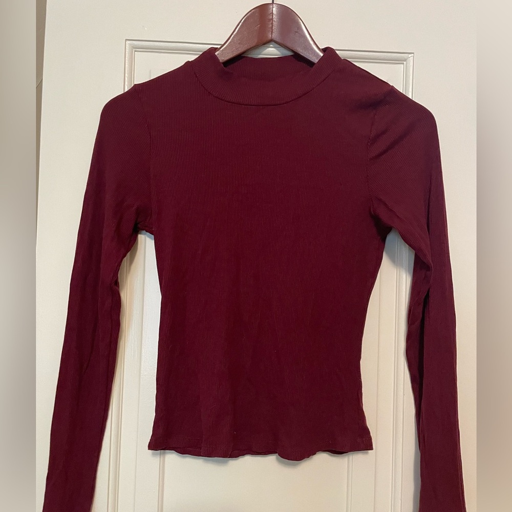 Eddie Bauer maroon turtleneck small